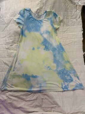 Isla Bonita Tie-Dye Scoop Neck Top in Light Blue & Pale Yellow